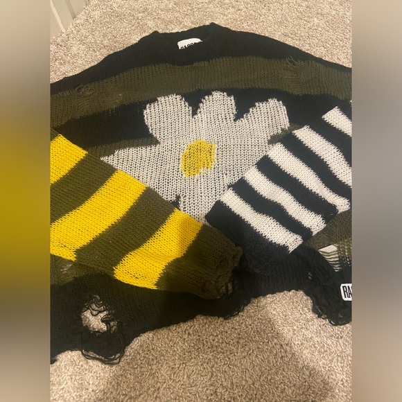 [SOLD] The Ragged Priest daisy destroyed knit sweater - Picture 4 of 6